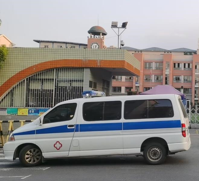 陆河救护车出租护送骨折病人一公里多少钱